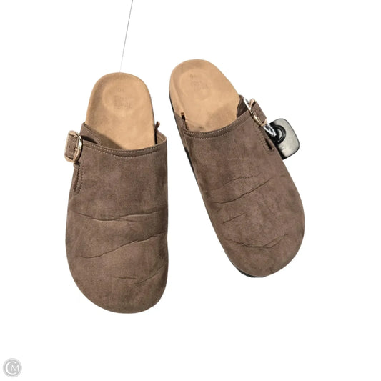 Shoes Flats By Time And Tru In Brown, Size: 10
