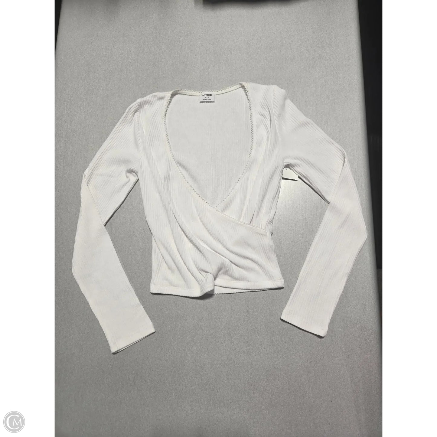 Top Long Sleeve By Cotton On In White, Size: S