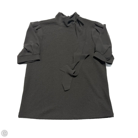 Blouse Short Sleeve By Cable And Gauge In Black, Size: L