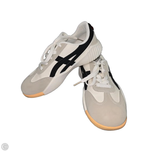 Shoes Flats By Cmc In Cream & Grey, Size: 6
