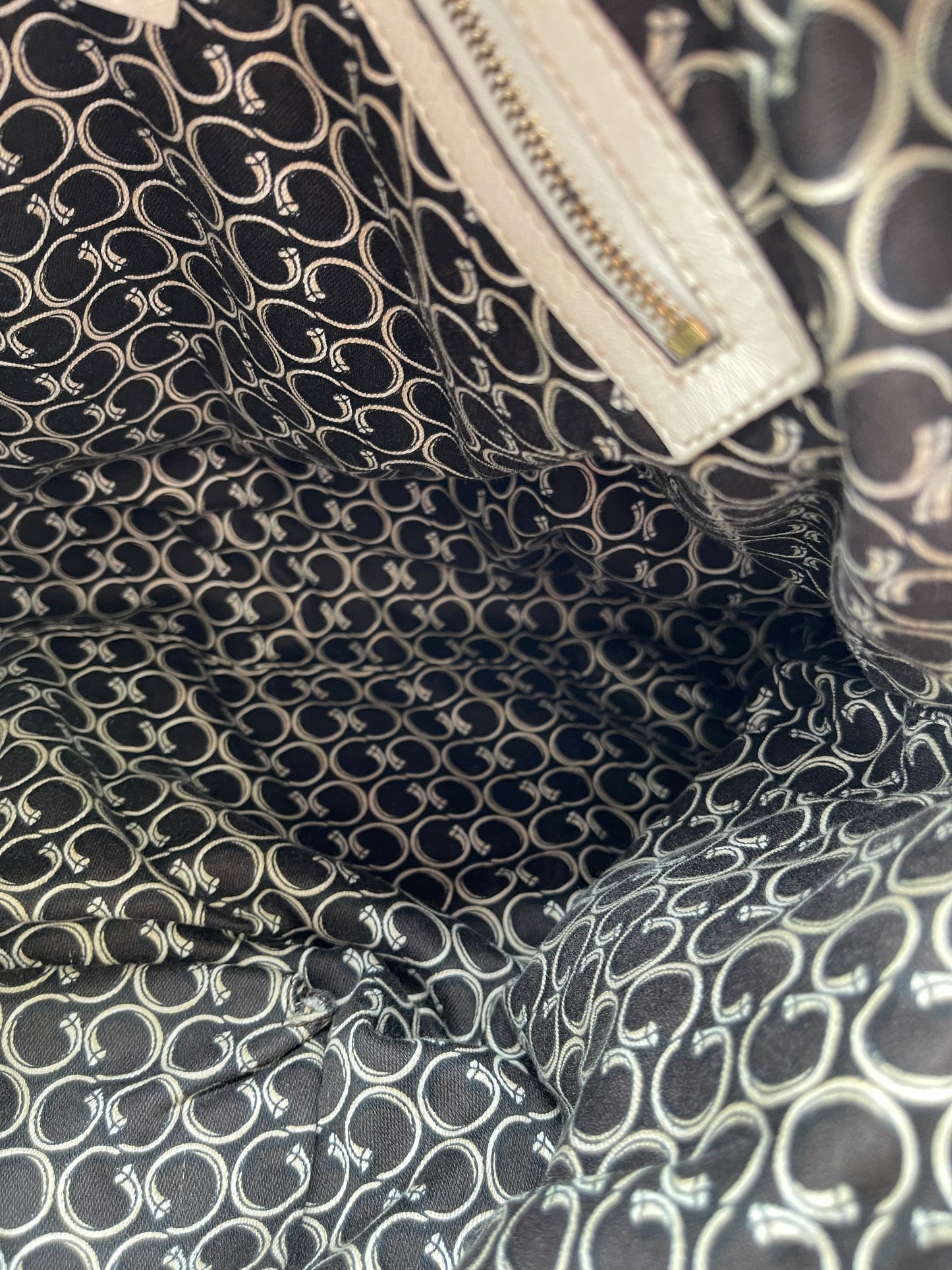 Handbag Luxury Designer By Gucci, Size: Large