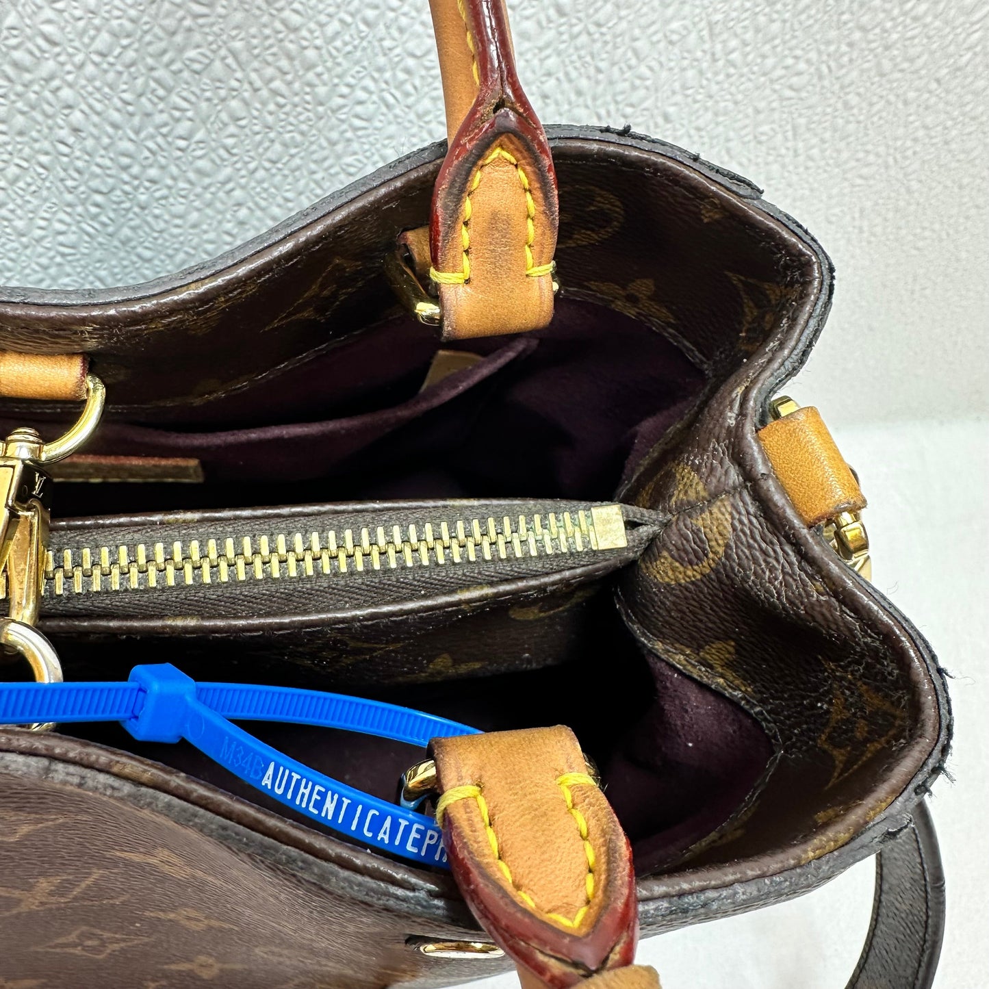 MONTAIGNE Handbag Luxury Designer By Louis Vuitton, Size: Medium