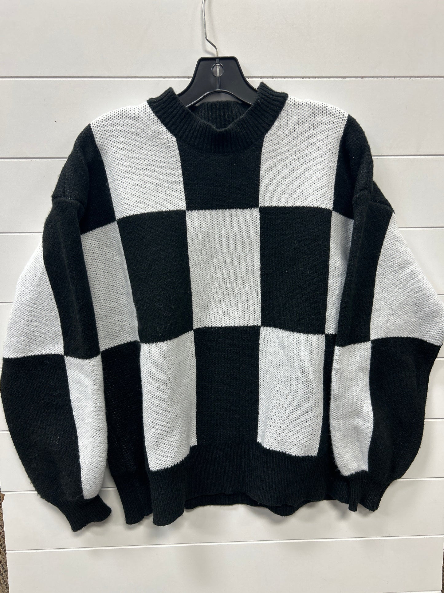 Sweater By Clothes Mentor In Black & White, Size:Xl