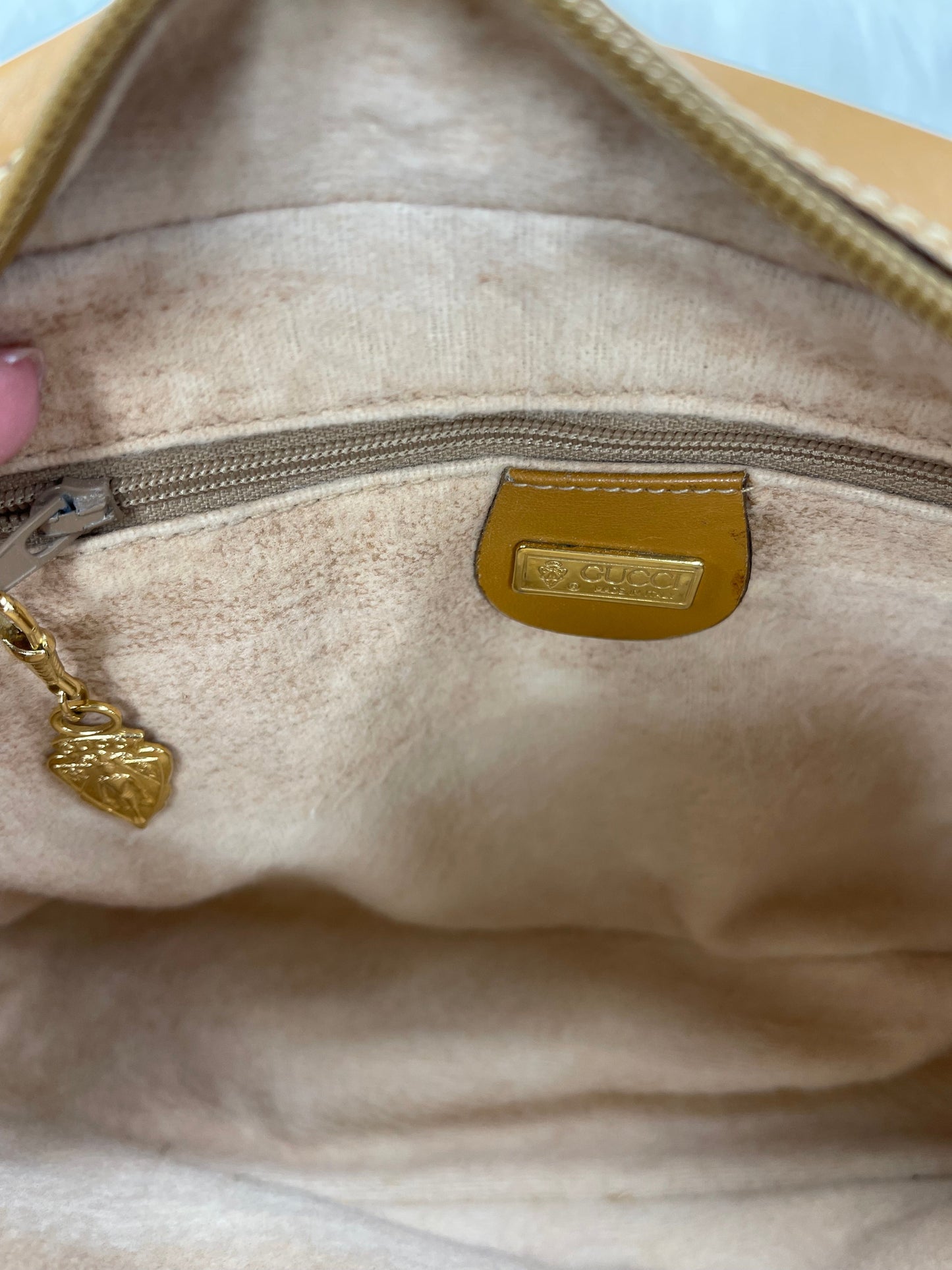 Crossbody Luxury Designer By Gucci, Size: Large