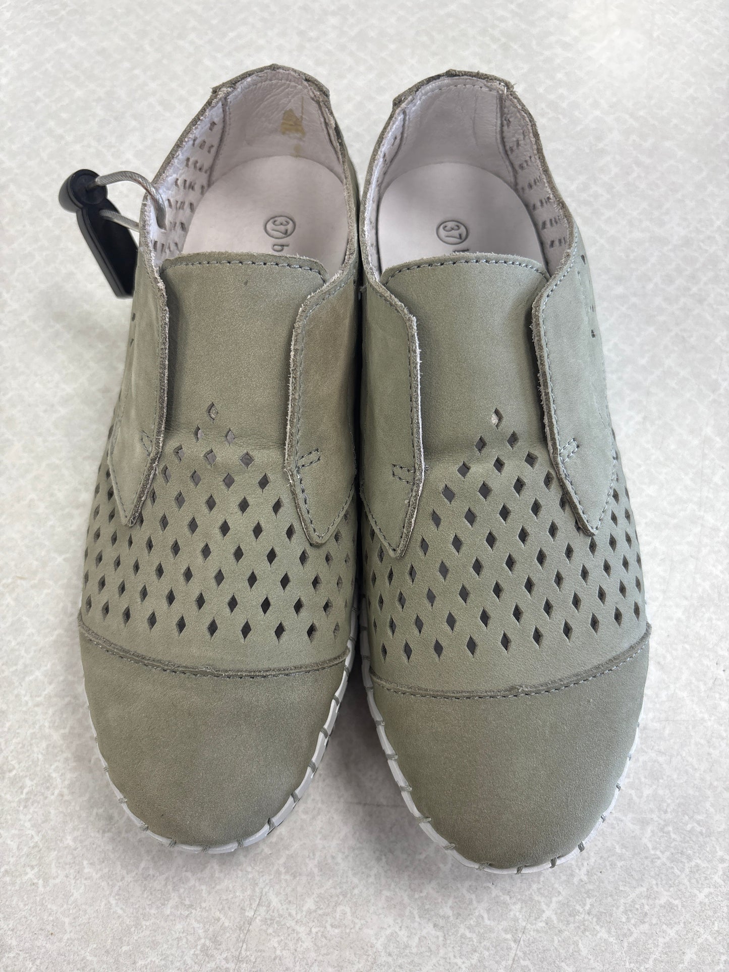 SHOES FLATS by BERNIE MEV In GREEN, Size: 6.5
