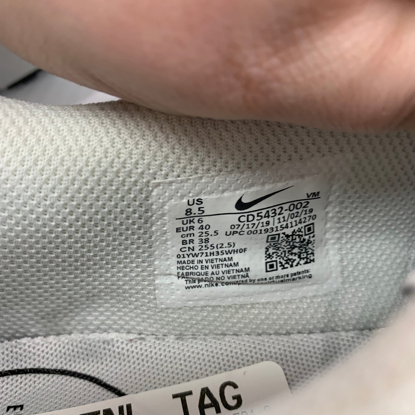 Shoes Athletic By Nike In Grey, Size: 8.5