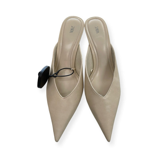 Shoes Heels Wedge By Zara In Cream, Size:7.5