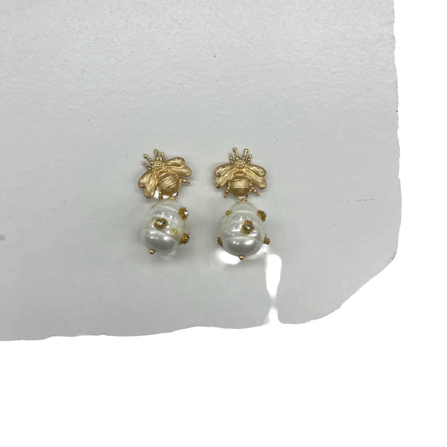 Earrings Dangle/Drop By Clothes Mentor In Gold & White