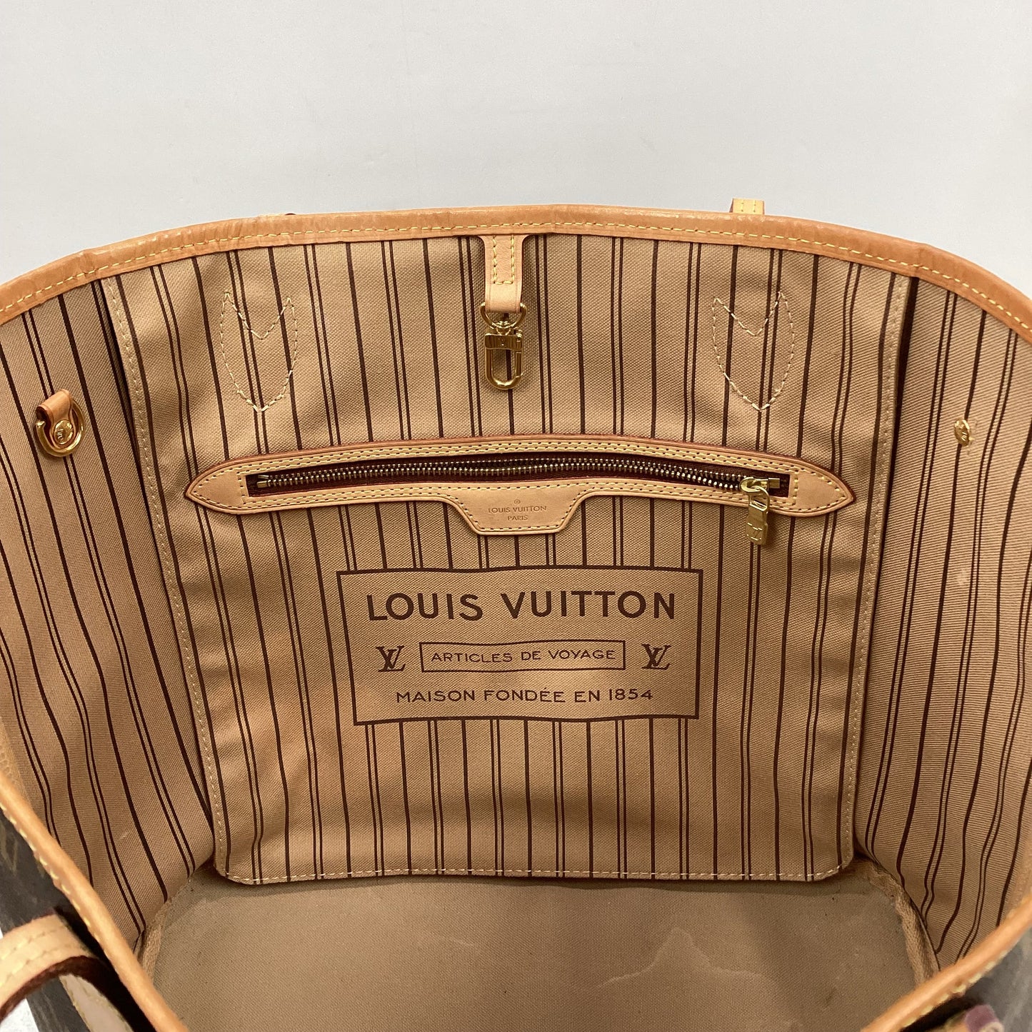 Handbag Luxury Designer By Louis Vuitton, Size: Large