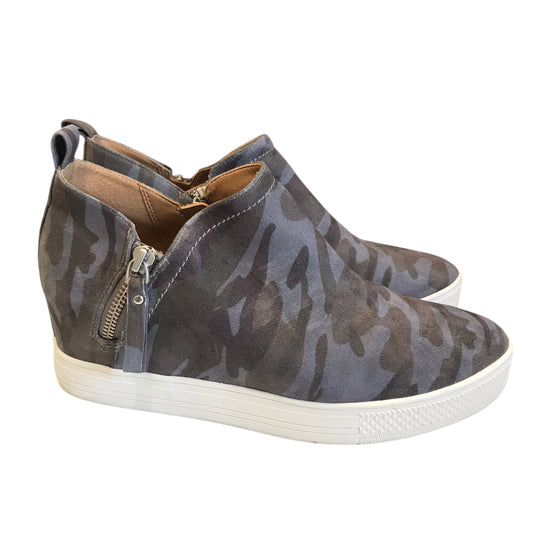 Boots Ankle Flats By Susina In Camouflage Print, Size:8.5