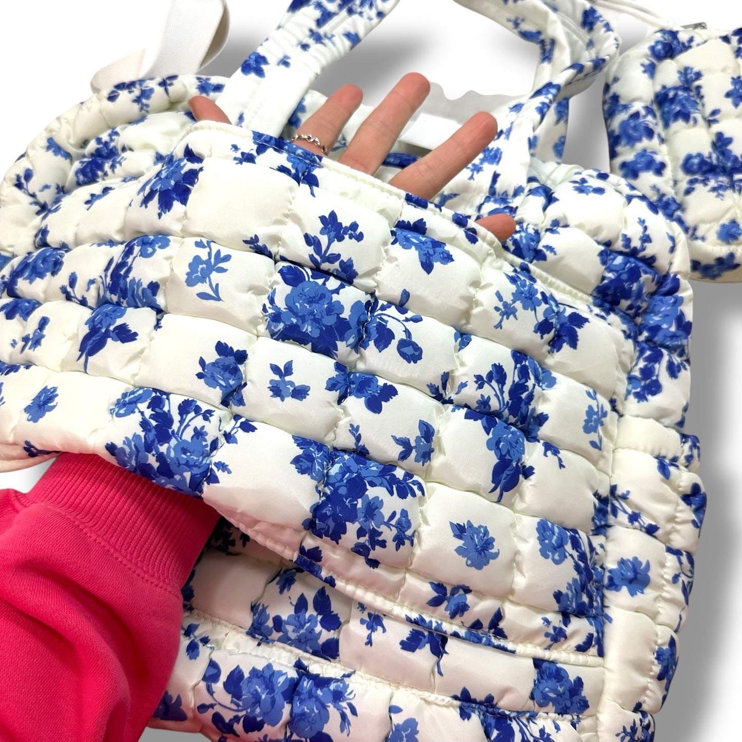 Travel Tote & matching makeup bag By Pink Lily, Size: Medium