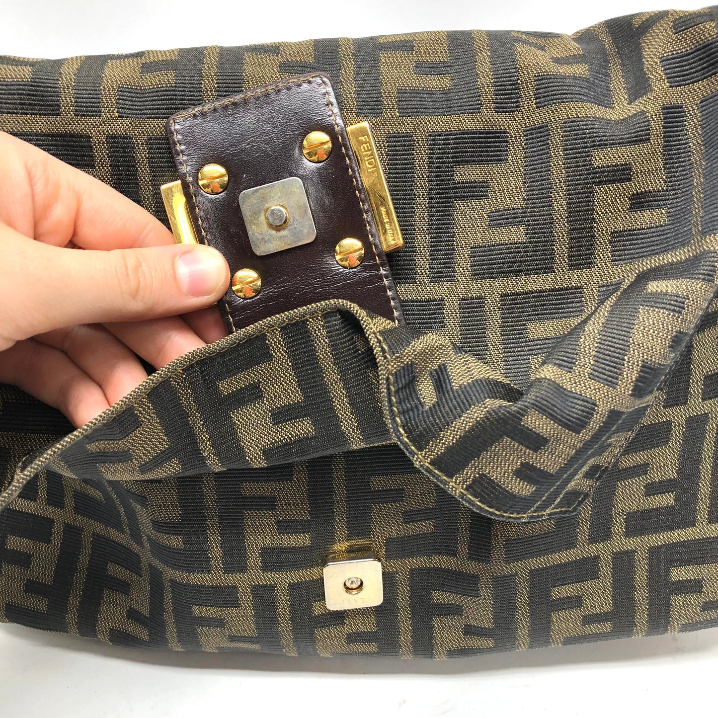 Handbag Luxury Designer By Fendi, Size: Medium