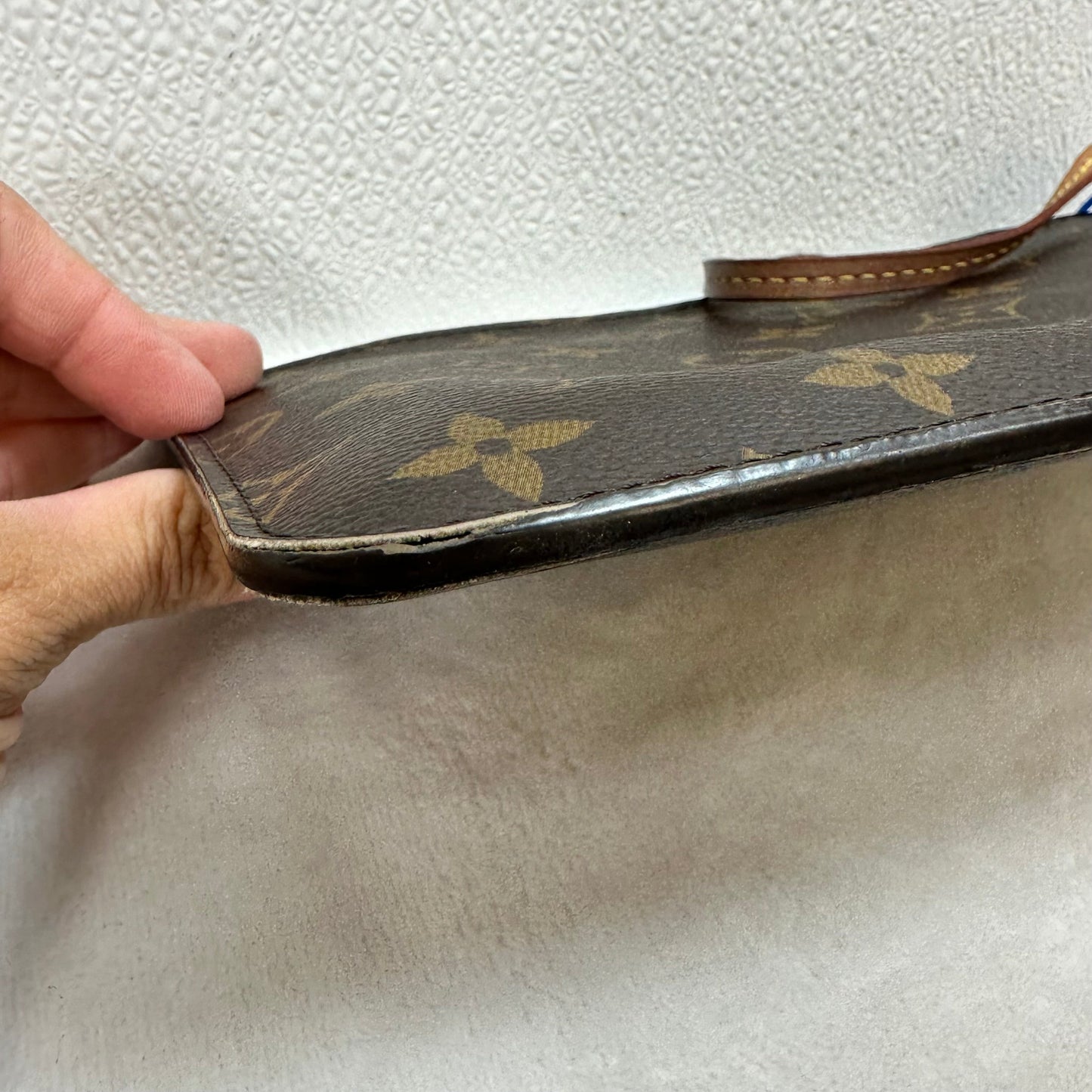 Wristlet Luxury Designer By Louis Vuitton, Size: Medium