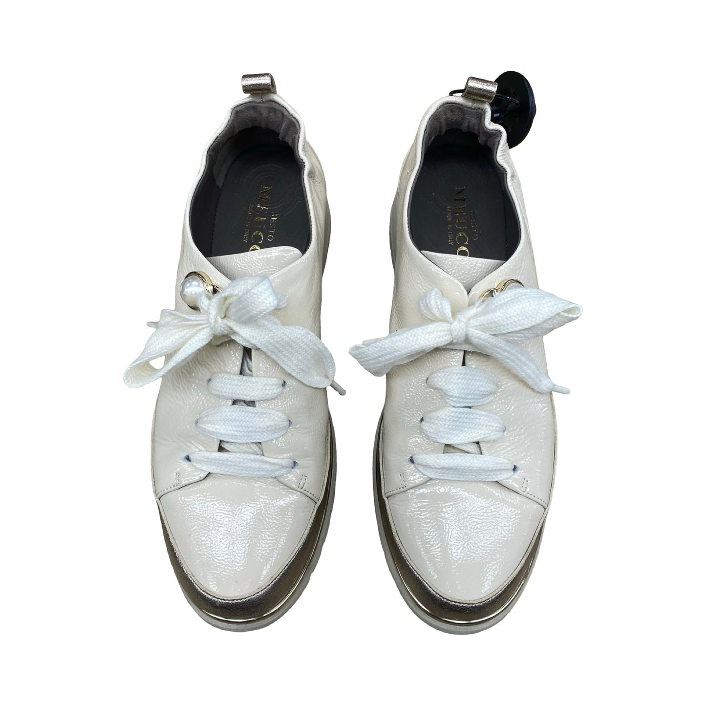 Shoes Sneakers By Vaneli In Cream, Size:9