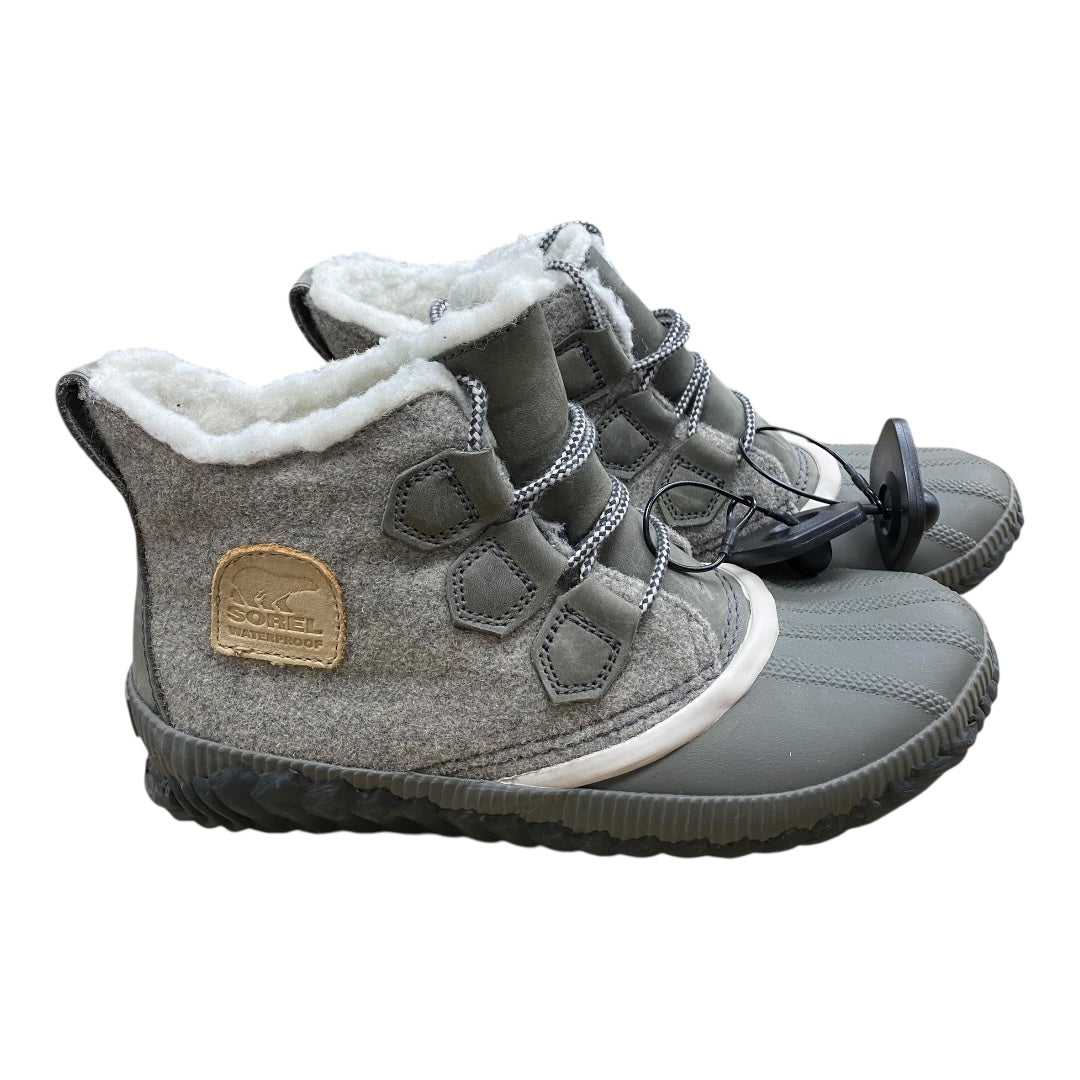 Boots Designer By Sorel In Grey & White, Size:8