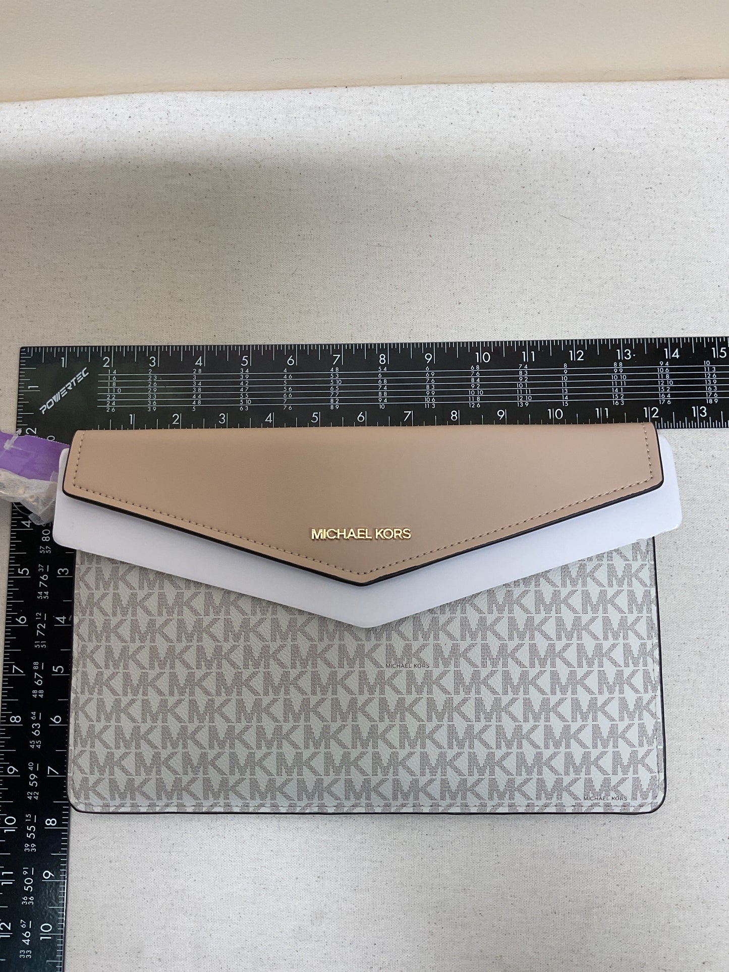 Clutch Designer By Michael Kors In Cream, Size:Large