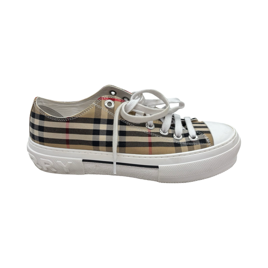 Shoes Luxury Designer By Burberry In Plaid Pattern, Size:9.5