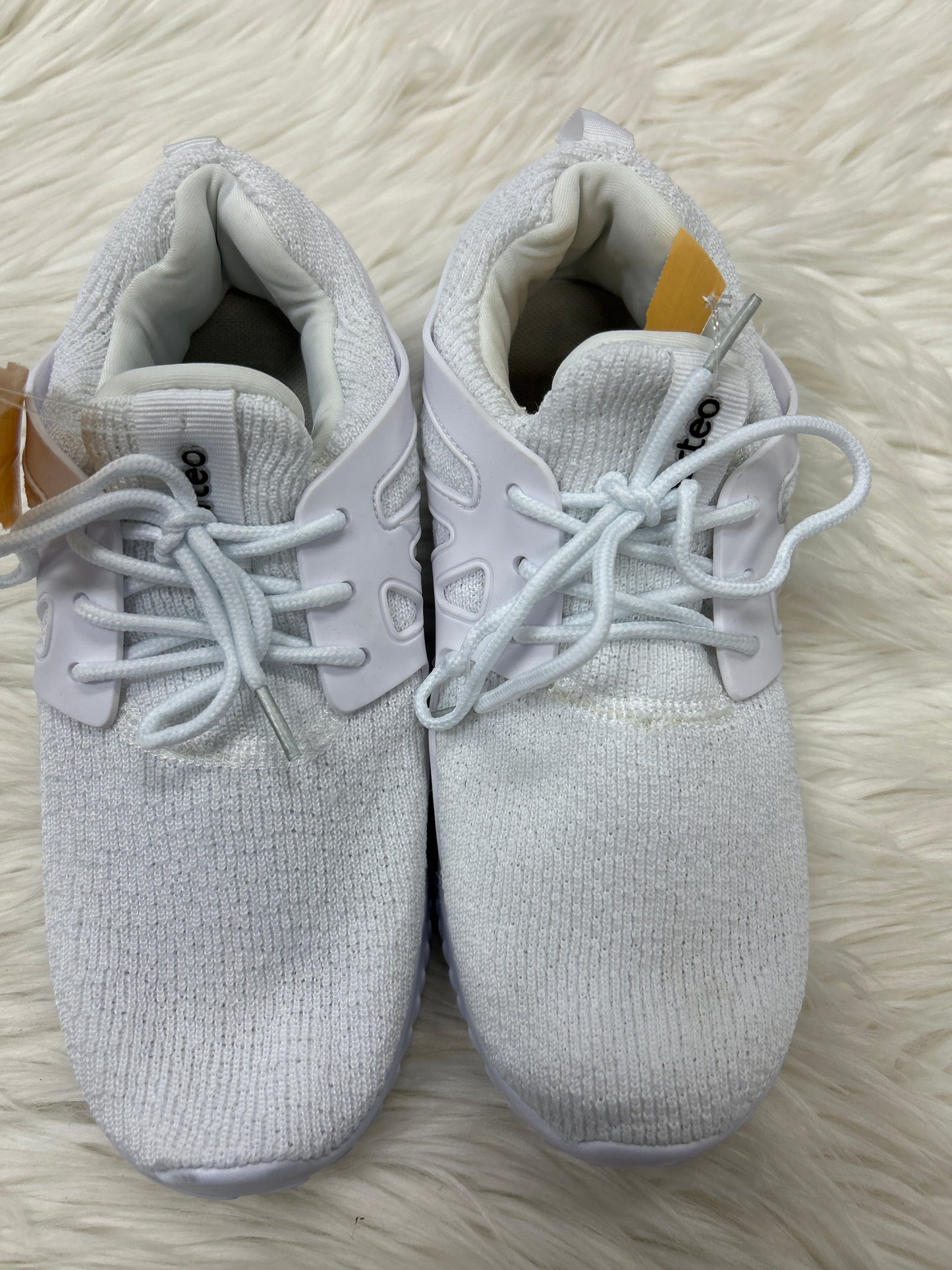 Shoes Athletic By Cmc In White, Size:5