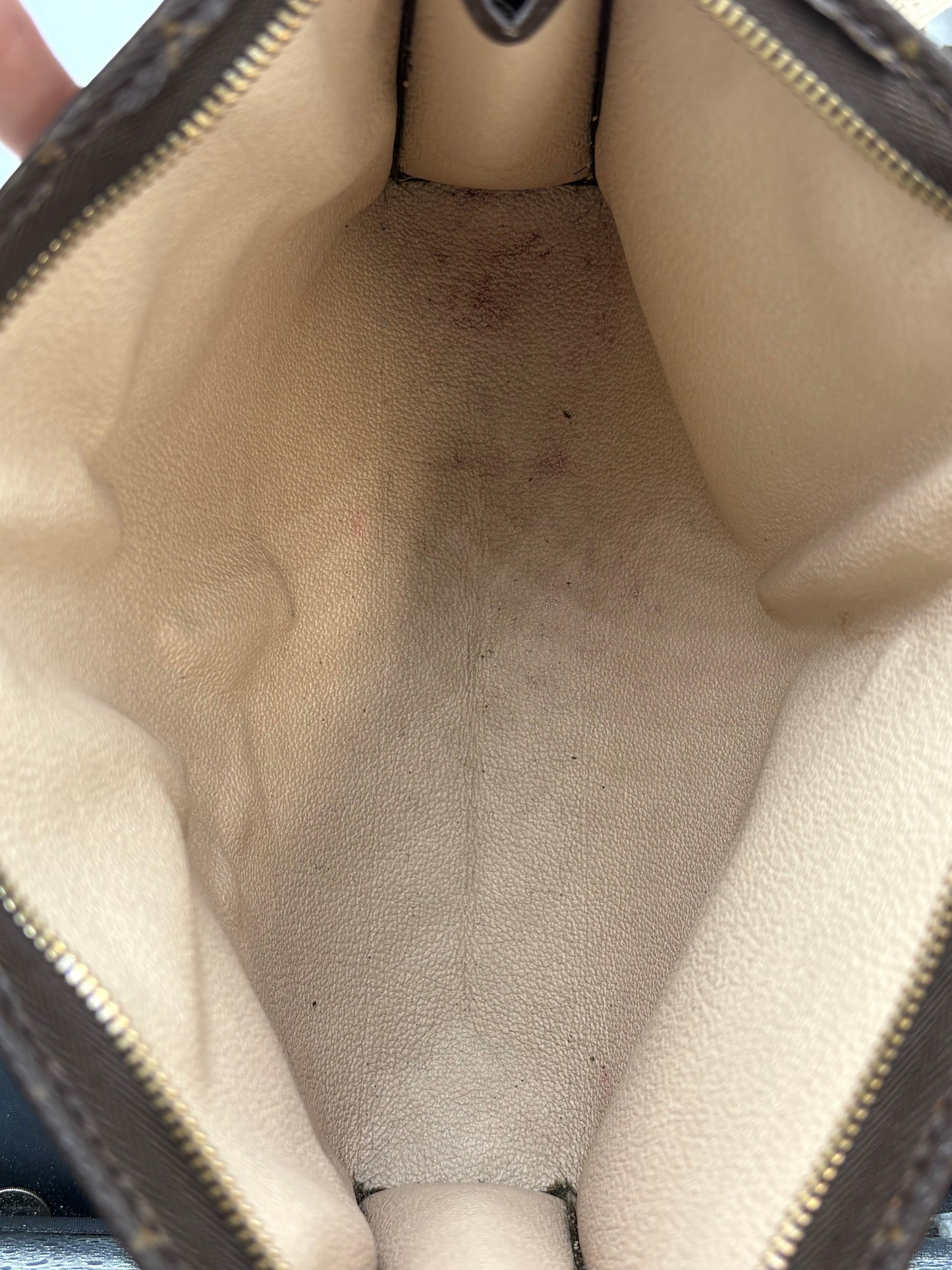 Louis Vuitton Monogram Toiletry Pouch 26 Luxury Makeup Bag