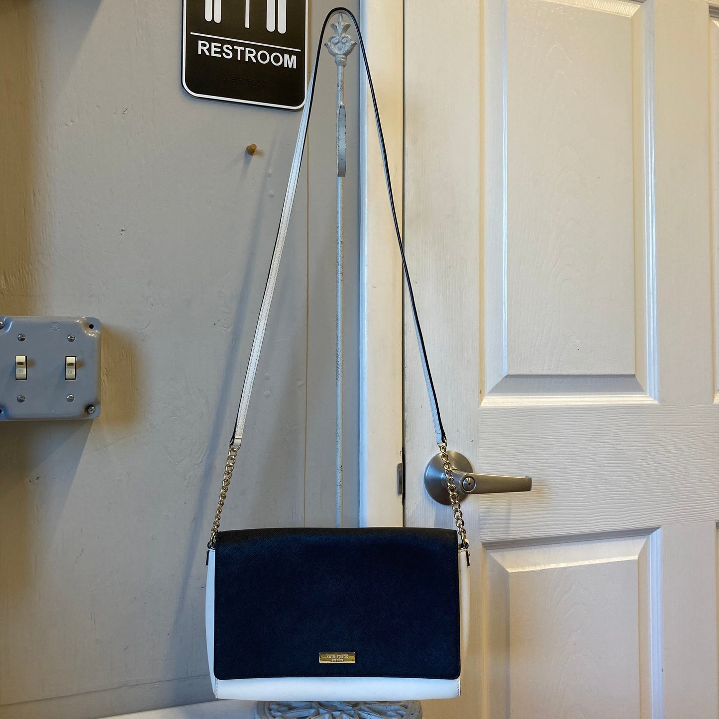 Crossbody Designer By Kate Spade In Black & White, Size:Small