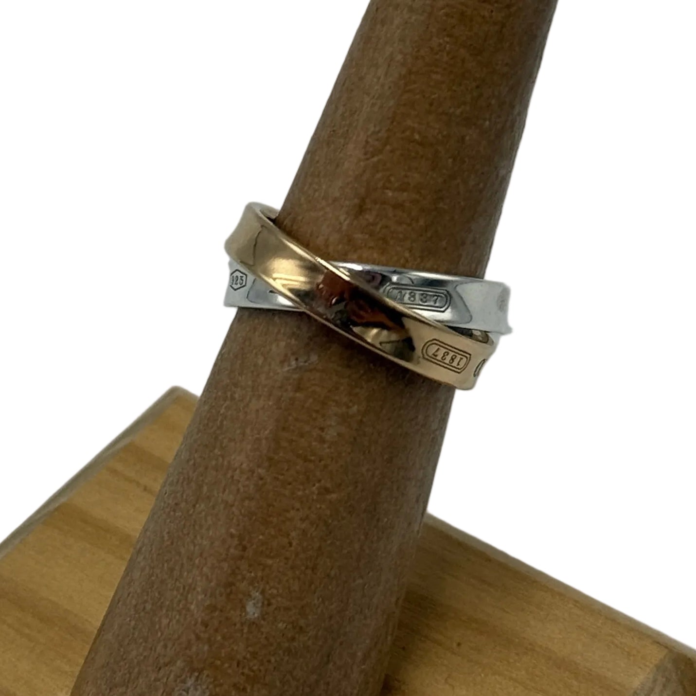 Tiffany & Company 18K Interlocking Circles  Luxury Ring, Size: 5.5