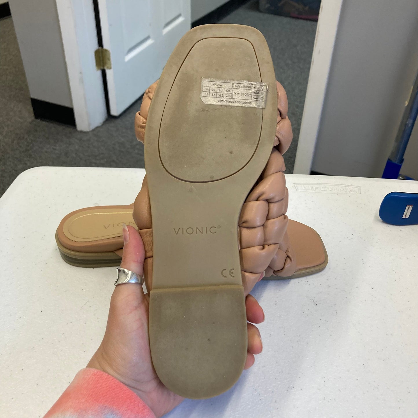 Sandals Flats By Vionic In Tan, Size:7.5