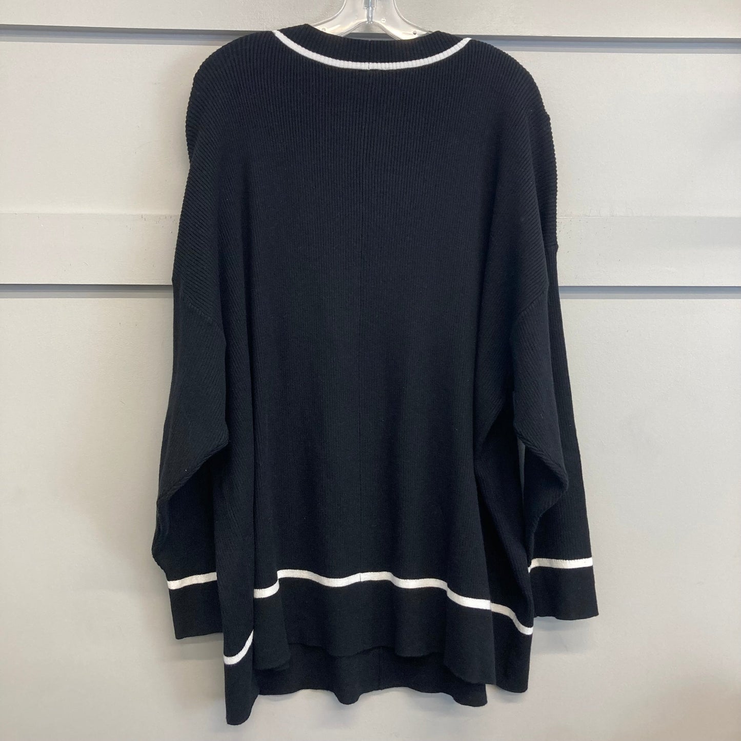 Sweater By Livi Active In Black, Size:4X