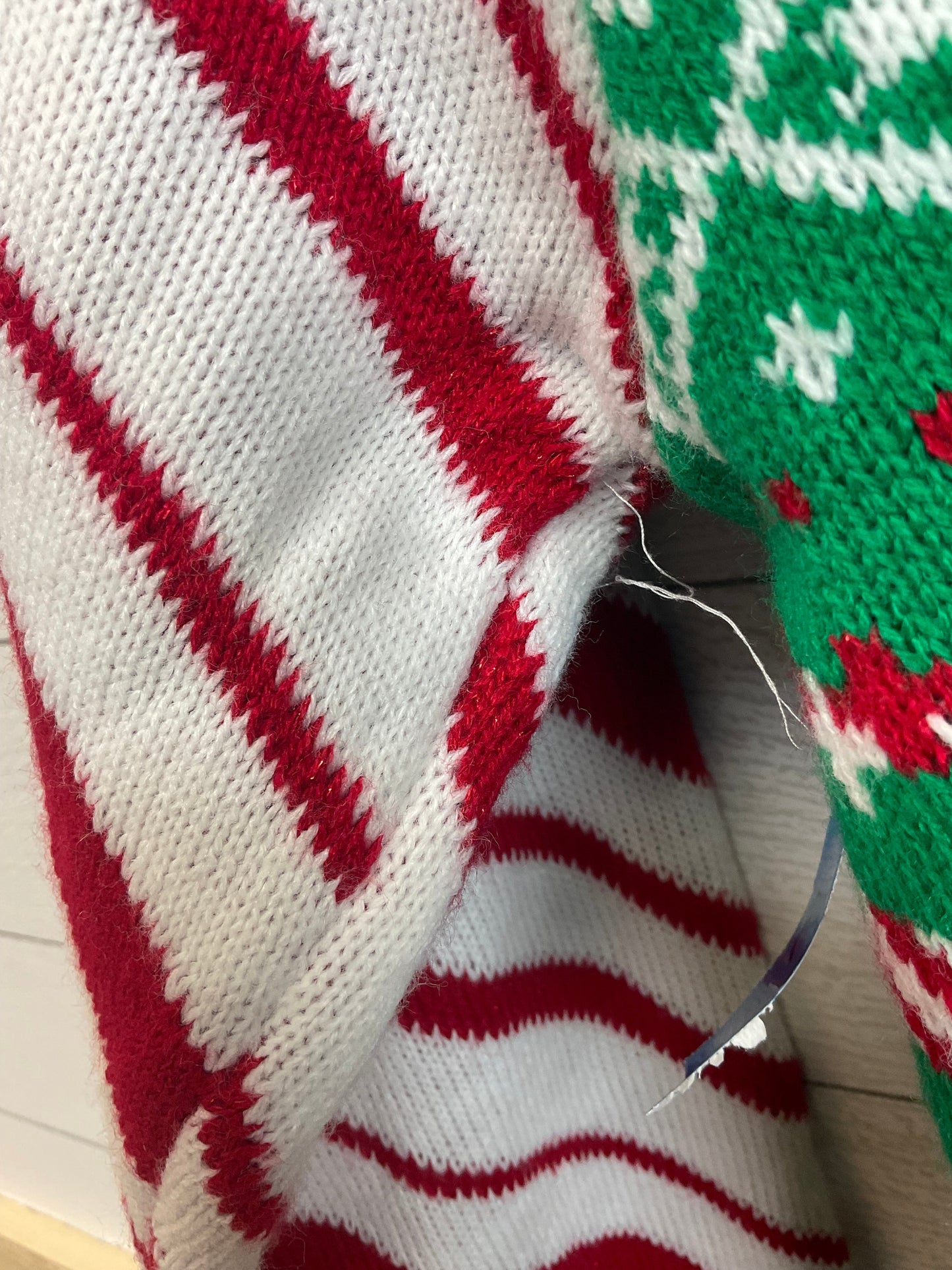 Sweater By Cmf In Green & Red, Size: Xl