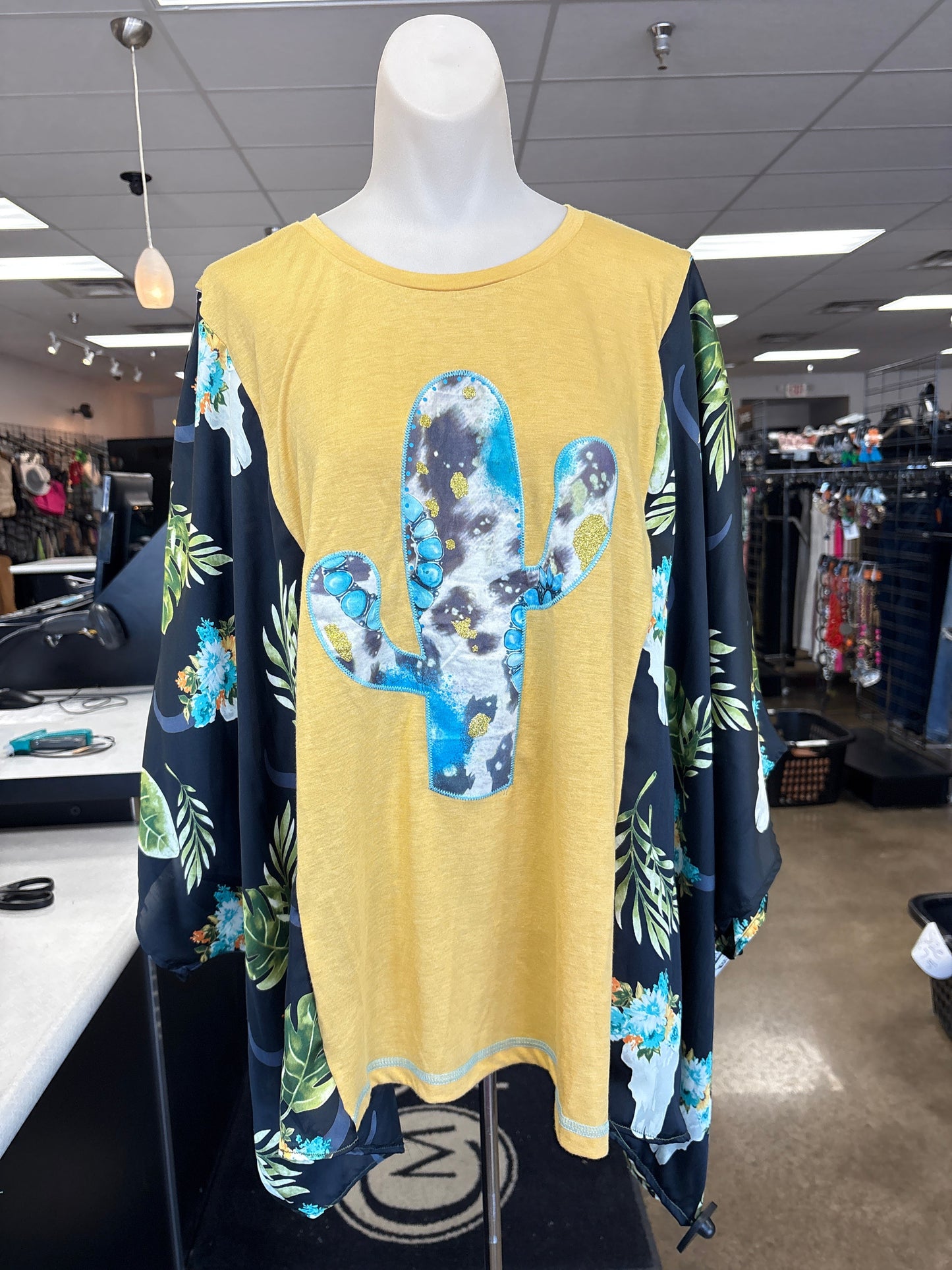 Top Ss By Clothes Mentor In Black & Yellow, Size:L