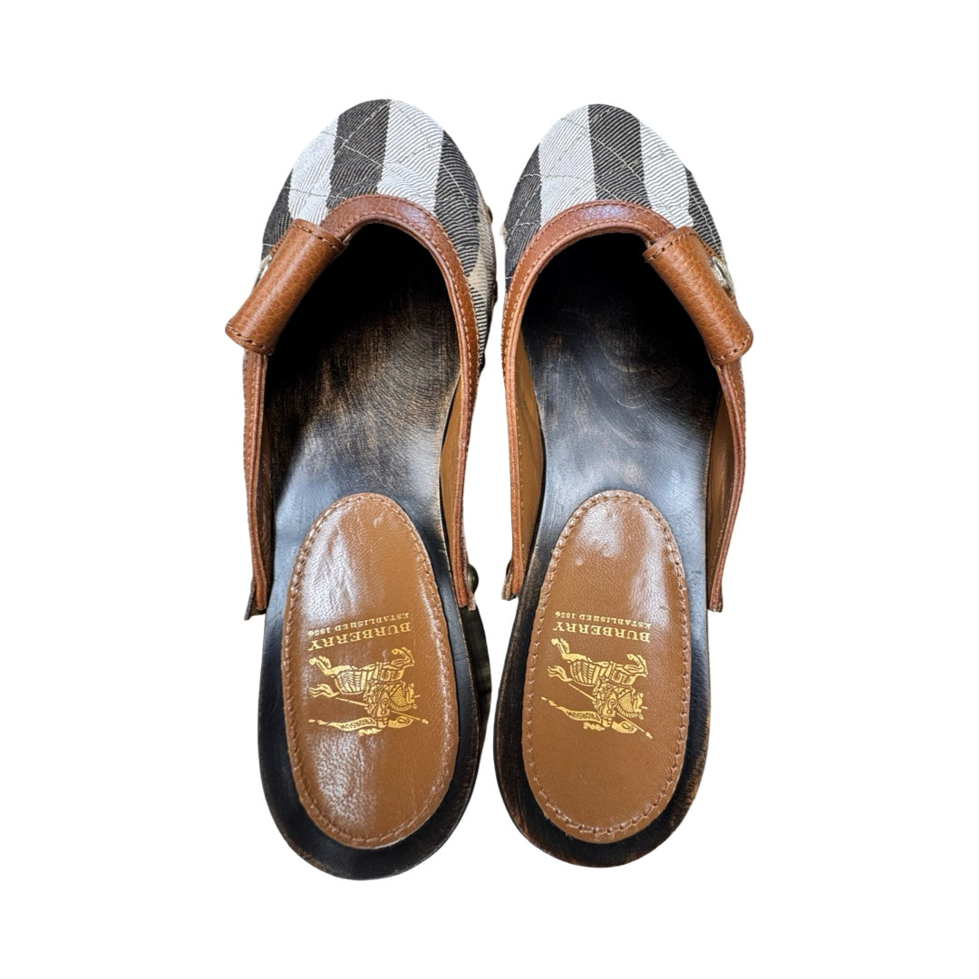 Shoes Luxury Designer By Burberry In Multi, Size:5.5