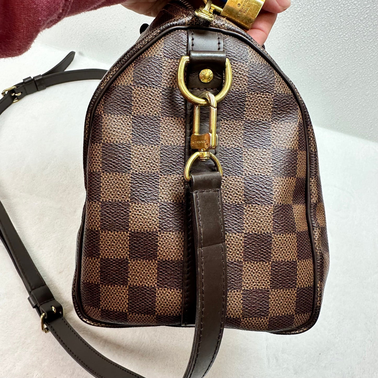 Speedy Bandoulière 25 in Damier Ebene canvas Crossbody Luxury Designer By Louis Vuitton, Size: Small