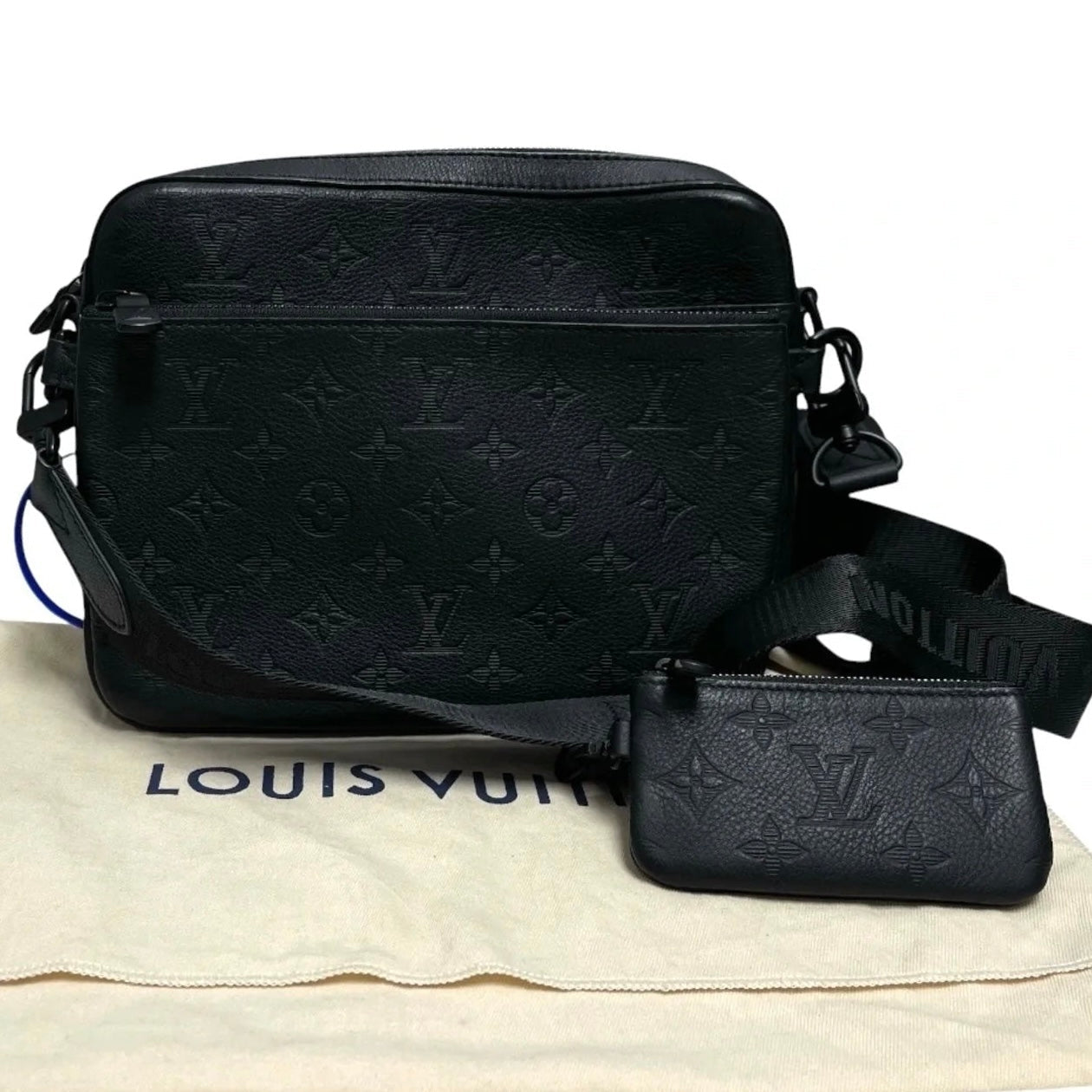 Crossbody Luxury Designer By Louis Vuitton, Size: Medium