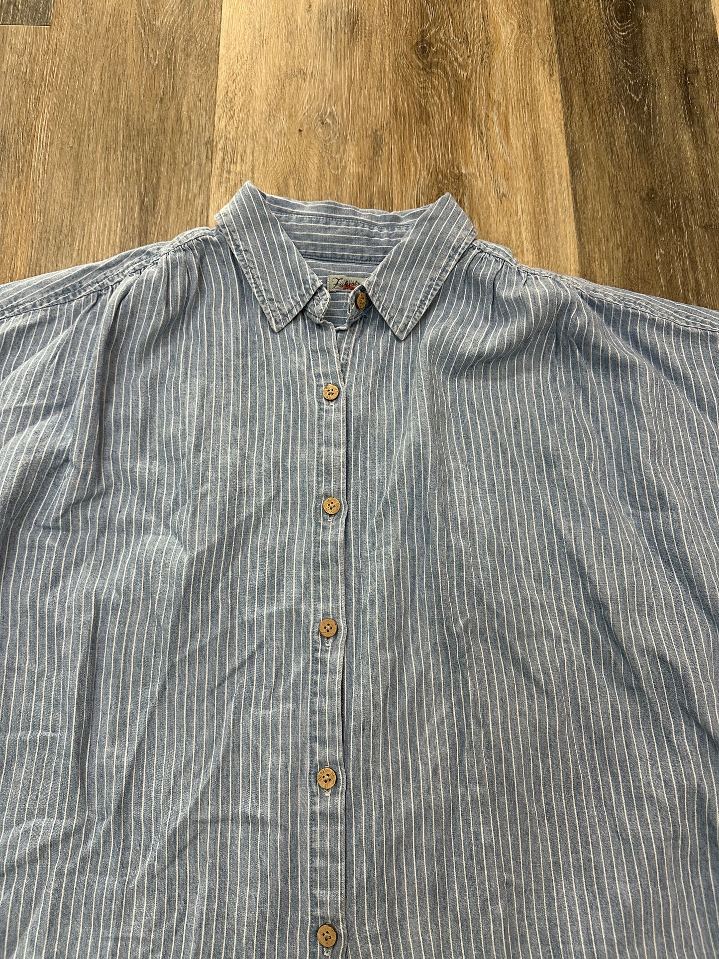 Blouse Short Sleeve By Faherty In Blue Denim, Size: M