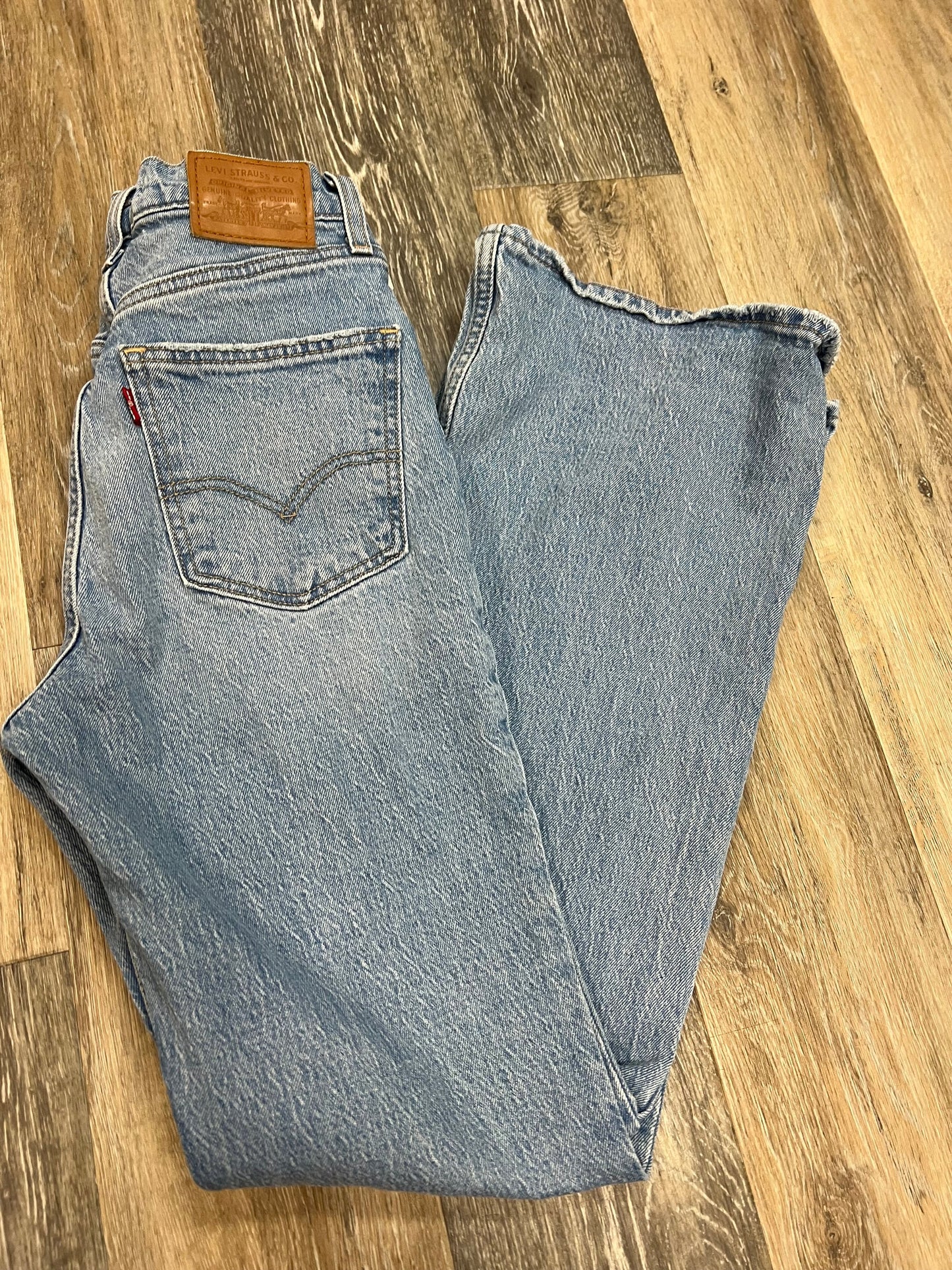 Jeans Flared By Levis In Blue Denim, Size: 0/24
