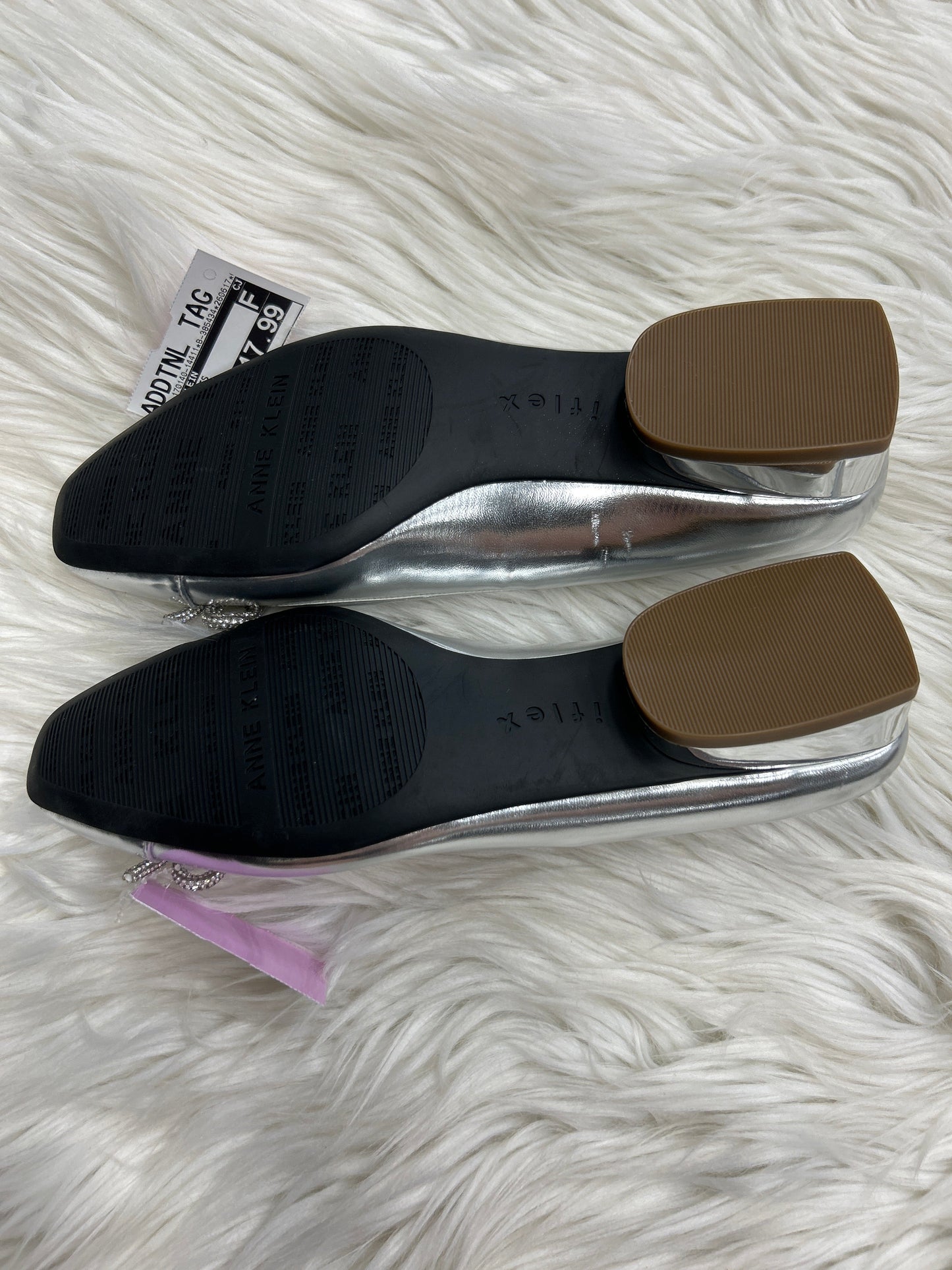 Shoes Flats By Anne Klein In Silver, Size:5.5