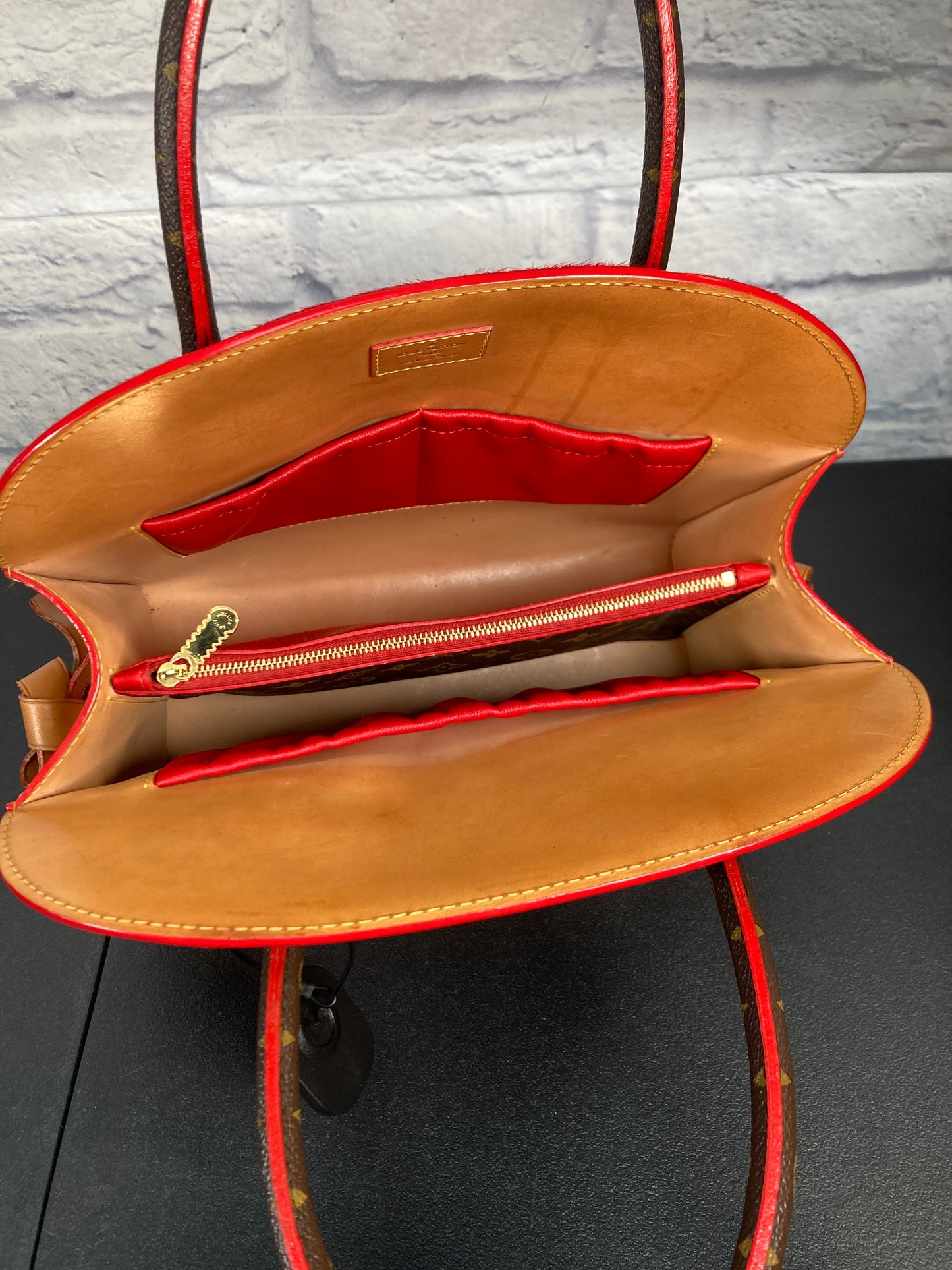 Handbag Luxury Designer By Louis Vuitton, Size: Large