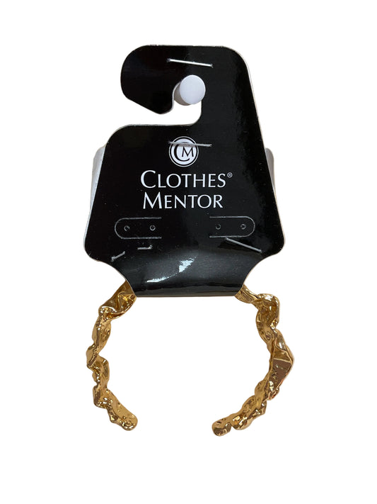Bracelet Charm By Clothes Mentor In Gold