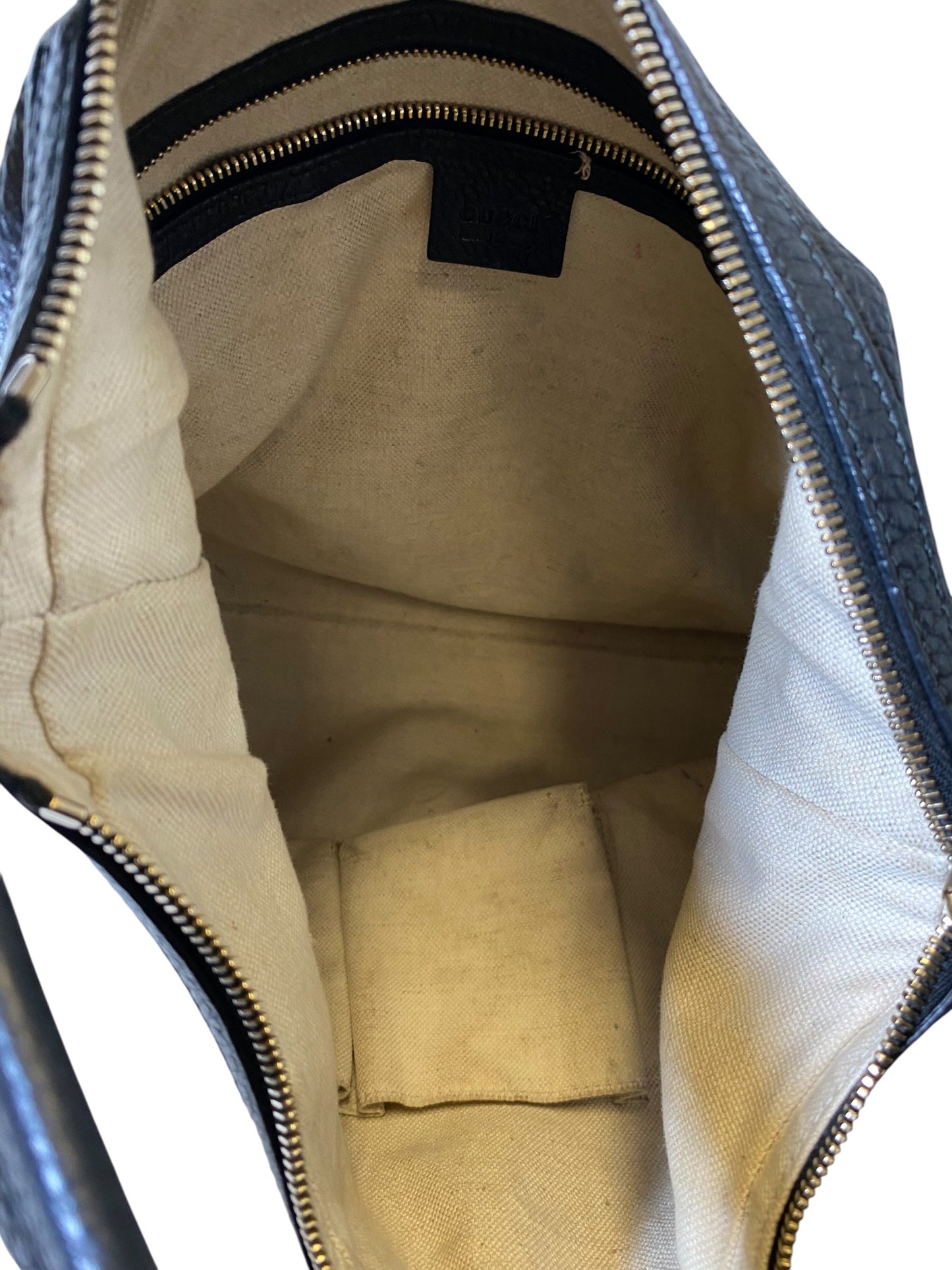 Handbag Luxury Designer By Gucci, Size: Medium