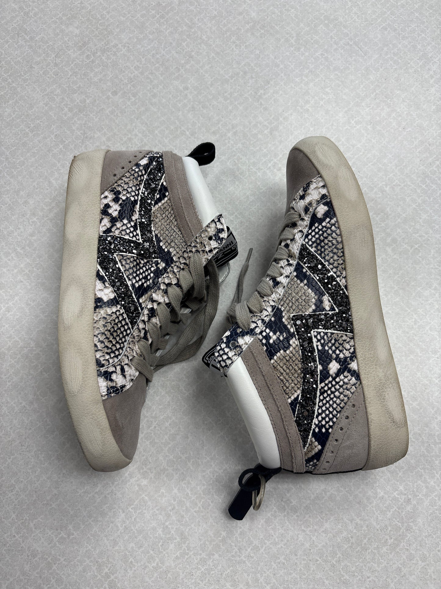 Shoes Sneakers By Gianni Bini In Grey, Size:6