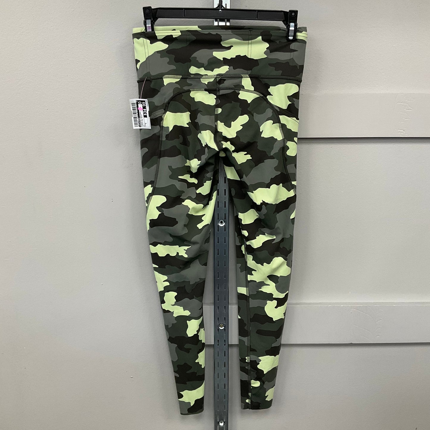 ATHLETIC LEGGINGS by LULULEMON In CAMOUFLAGE PRINT, Size: 6