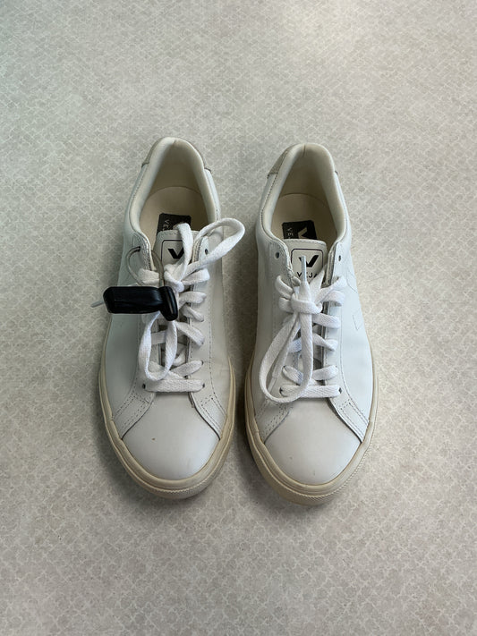 Shoes Sneakers By Veja In White, Size:6