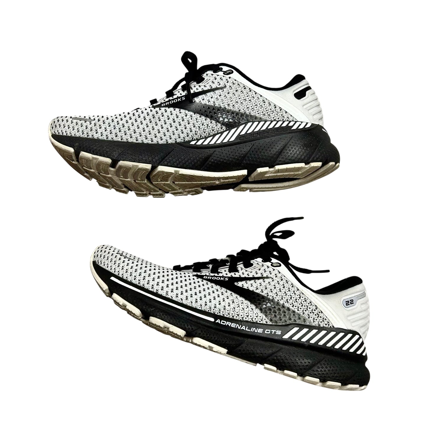 SHOES ATHLETIC by BROOKS In BLACK & WHITE, Size: 6.5