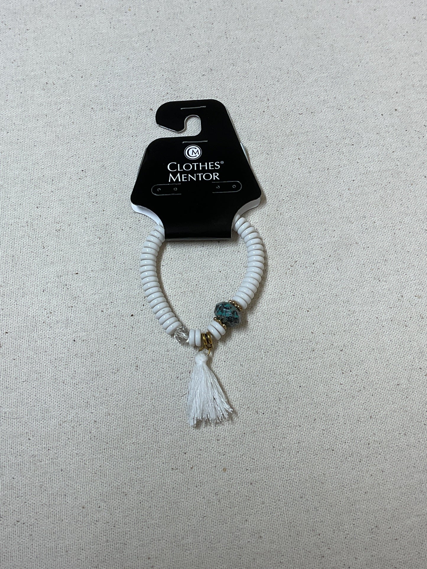 Bracelet Beaded By Clothes Mentor In White