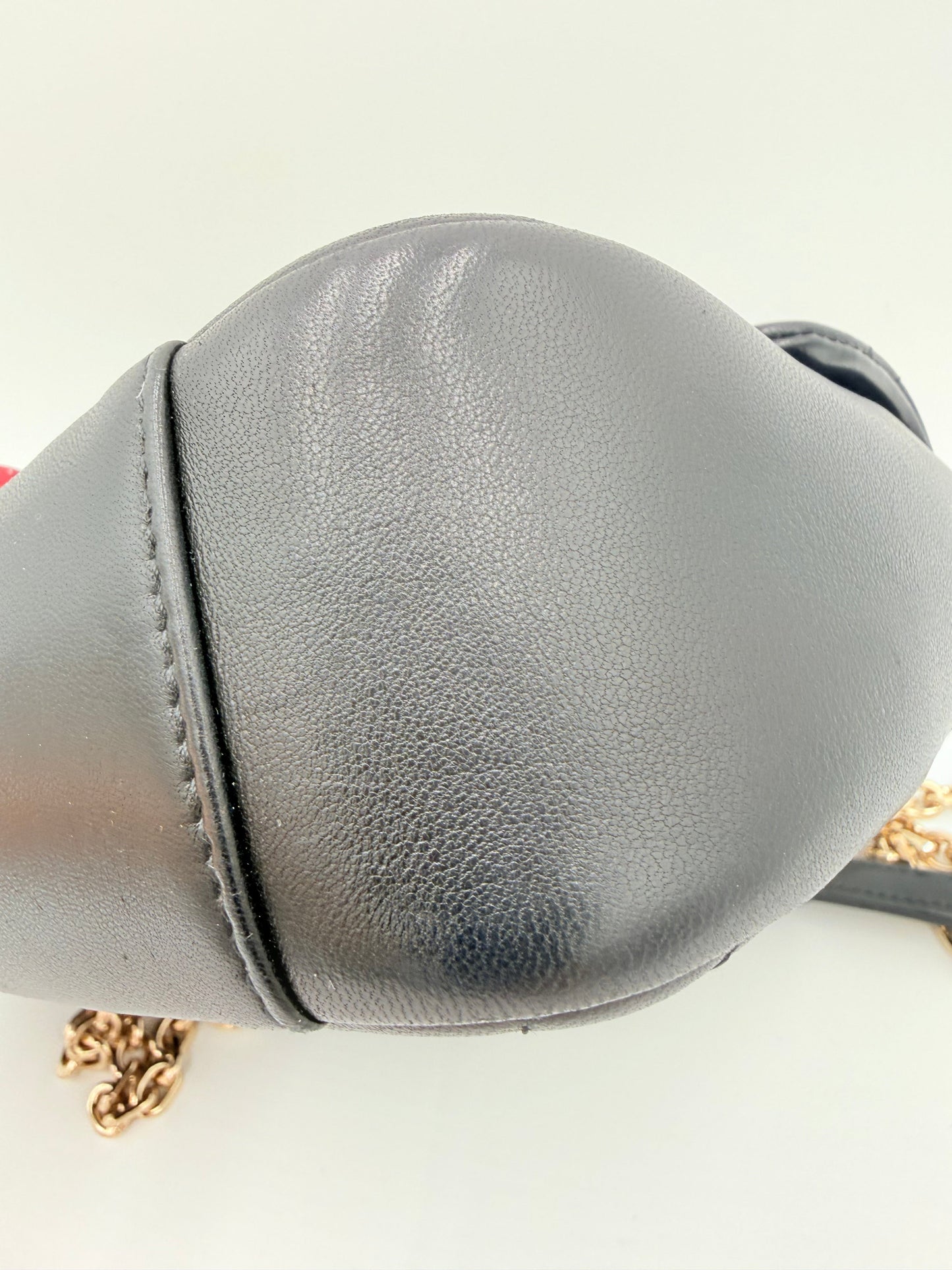 Handbag Luxury Designer By Gucci In Black & Gold, Size:Medium