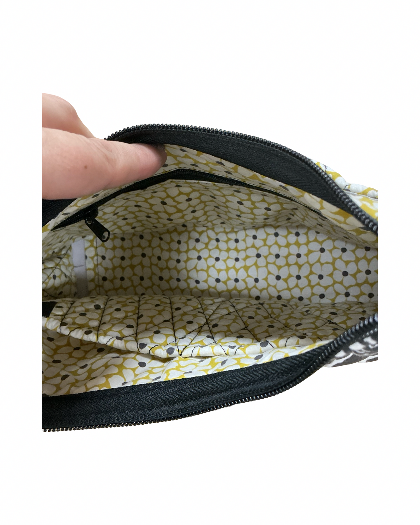 Handbag By Clothes Mentor In Black & Yellow, Size:Medium