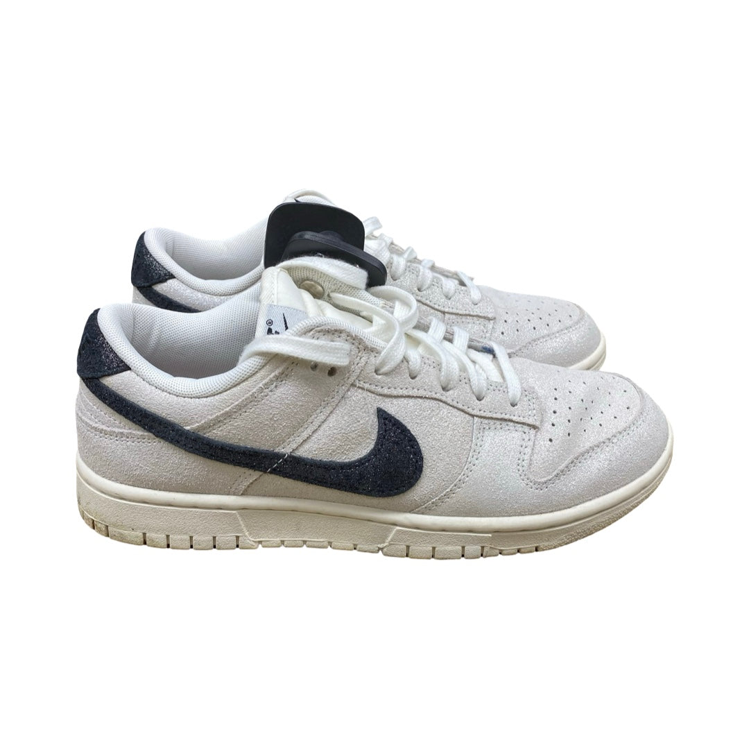 Shoes Sneakers By Nike In Taupe, Size:8.5