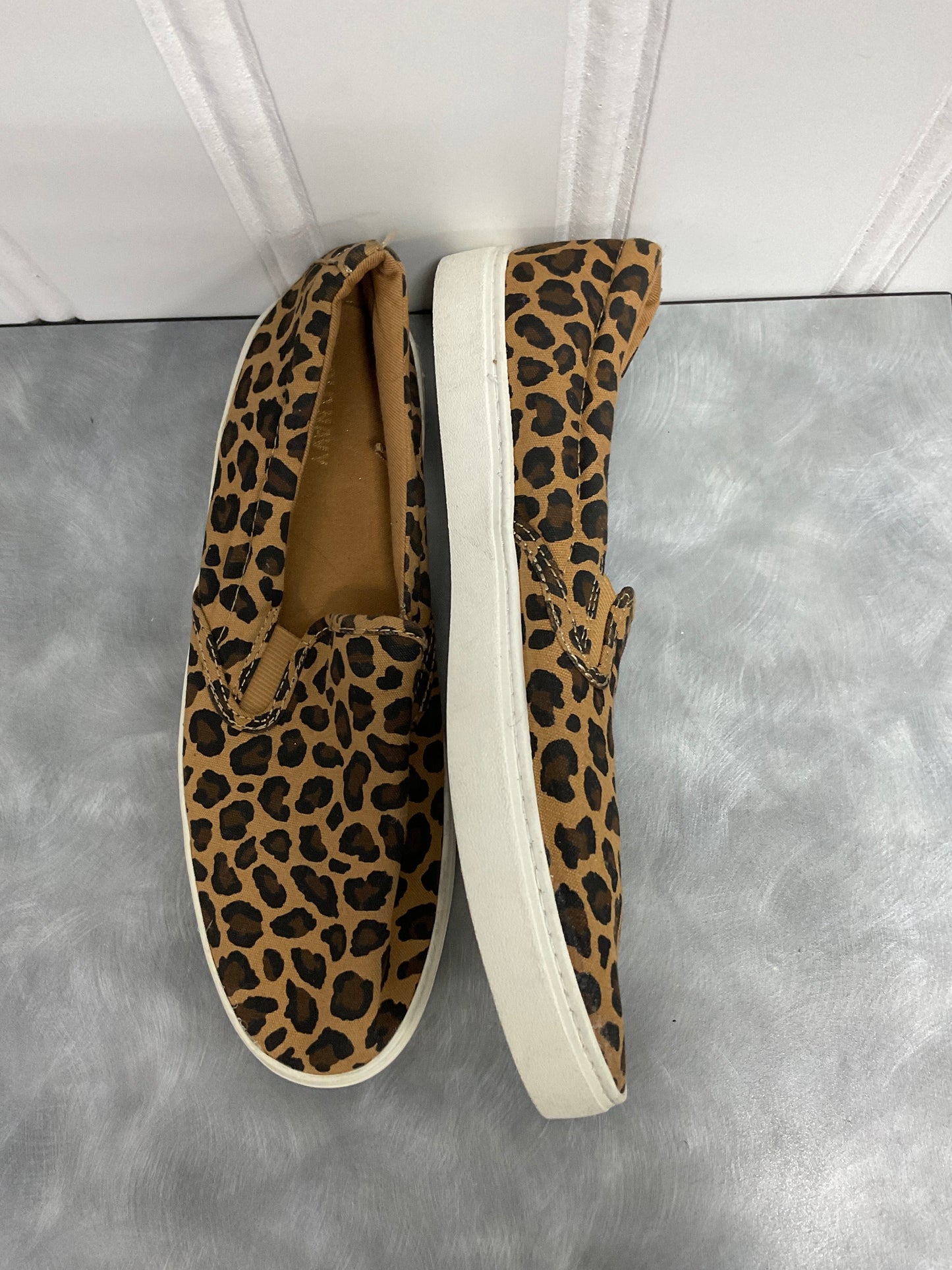Shoes Sneakers By Old Navy In Animal Print, Size:9