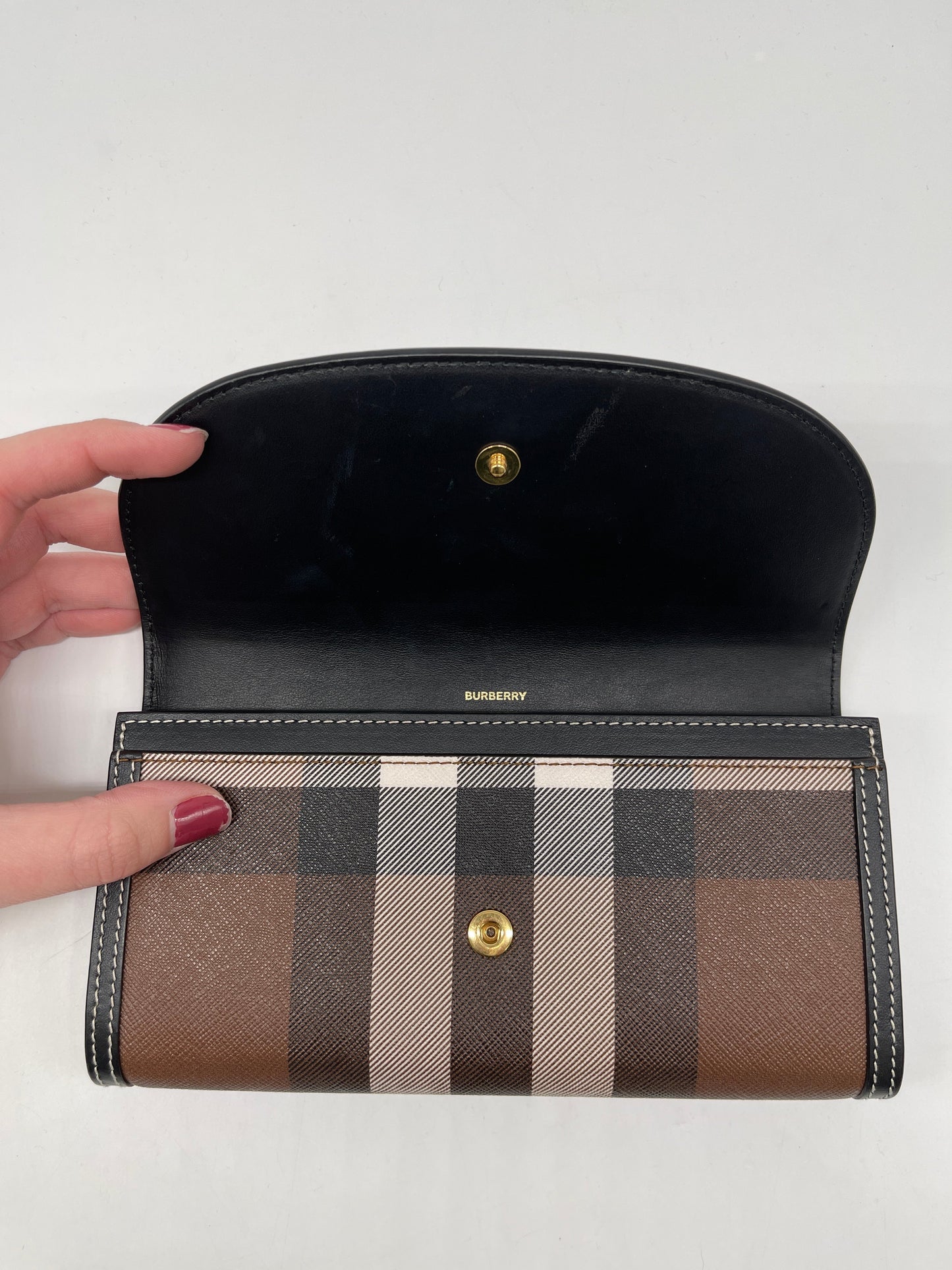 Wallet Luxury Designer By Burberry, Size: Medium