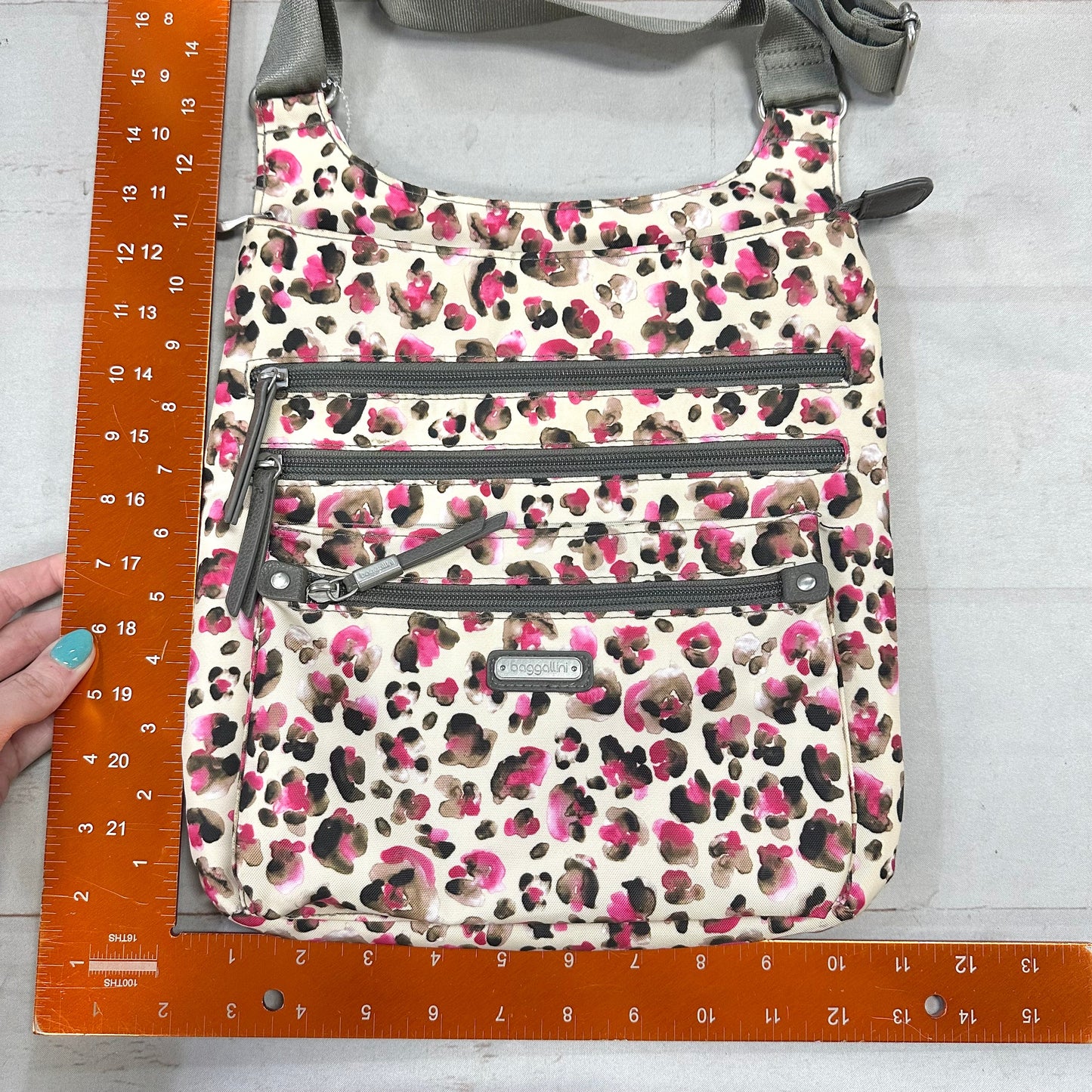 Crossbody By Baggallini, Size: Medium