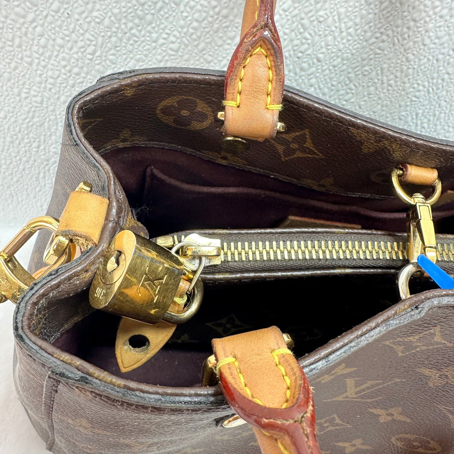 MONTAIGNE Handbag Luxury Designer By Louis Vuitton, Size: Medium